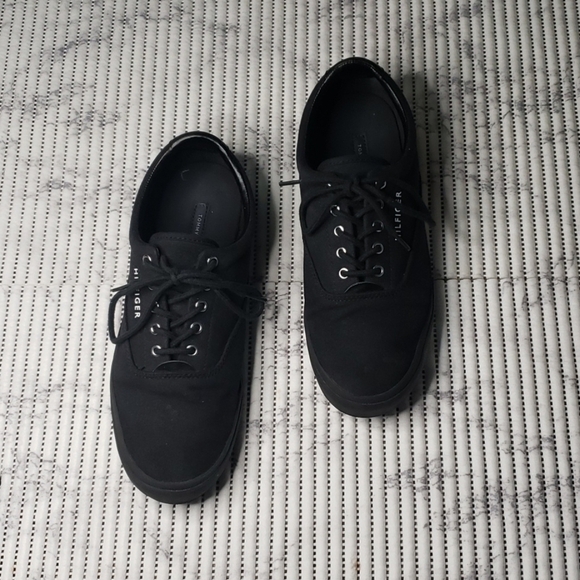 Tommy Hilfiger Men Black Lace Up Sneakers Size 8.5 - Picture 1 of 9